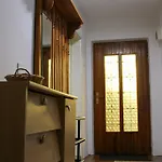 Nanas House - Entire Old House With Private Yard Apartman