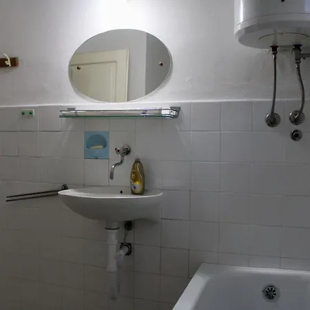 Nanas House - Entire Old House With Private Yard Lägenhet