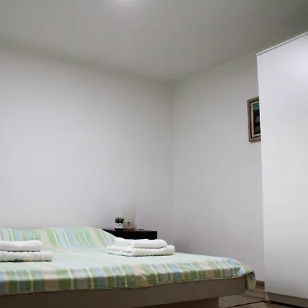 Apartment Nanas House - Entire Old House With Private Yard Mostar