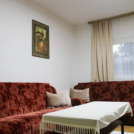 Nanas House - Entire Old House With Private Yard