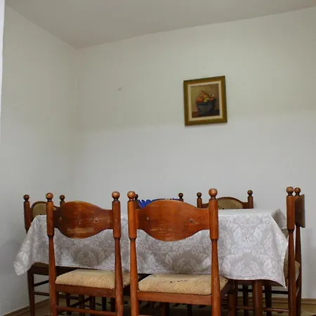 Nanas House - Entire Old House With Private Yard Apartment