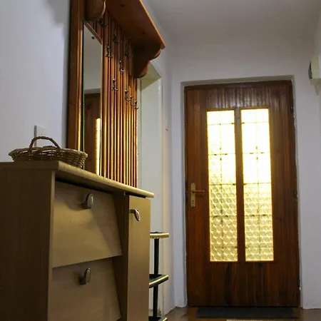 Nanas House - Entire Old House With Private Yard Lägenhet