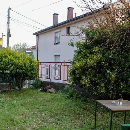 Nanas House - Entire Old House With Private Yard