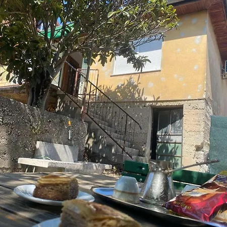 Nanas House - Entire Old House With Private Yard Apartment Mostar