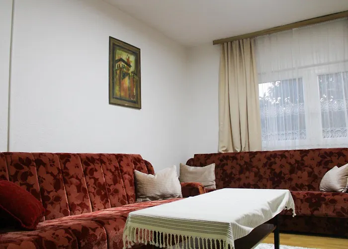 Nanas House - Entire Old House With Private Yard