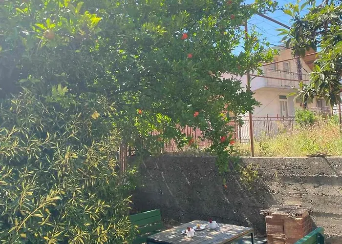 Appartamento Nanas House - Entire Old House With Private Yard *