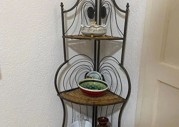 Nanas House - Entire Old House With Private Yard