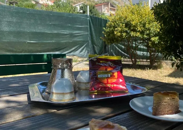 Appartamento Nanas House - Entire Old House With Private Yard